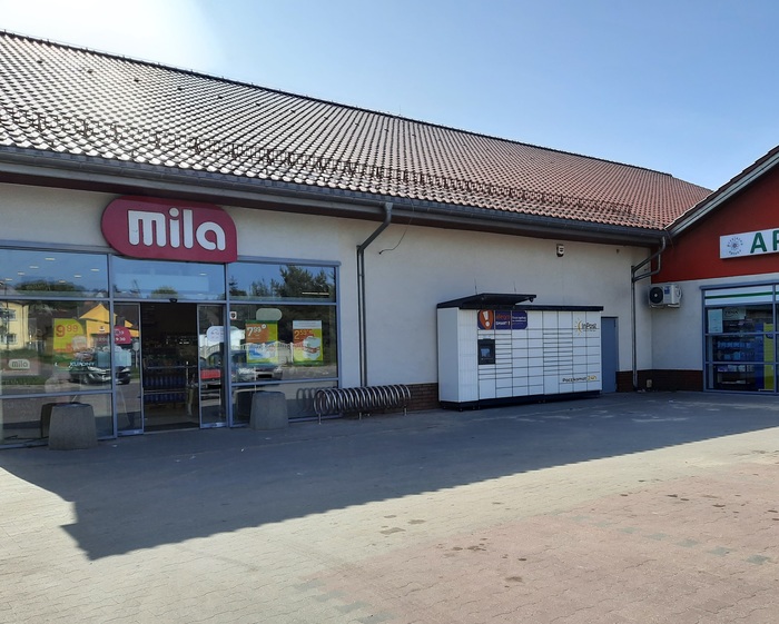 Paczkomat DBN01M Obok sklepu Delikatesy Centrum