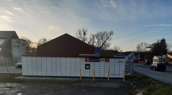 Paczkomat DBR01M Na parkingu sklepu Lewiatan