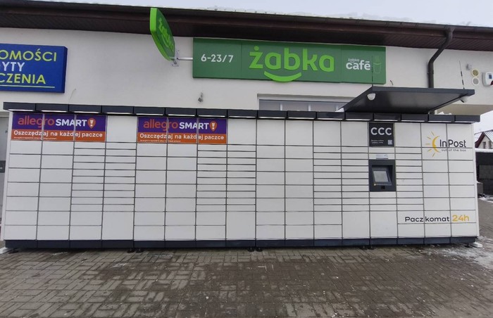 Paczkomat DBR03M Przed sklepem