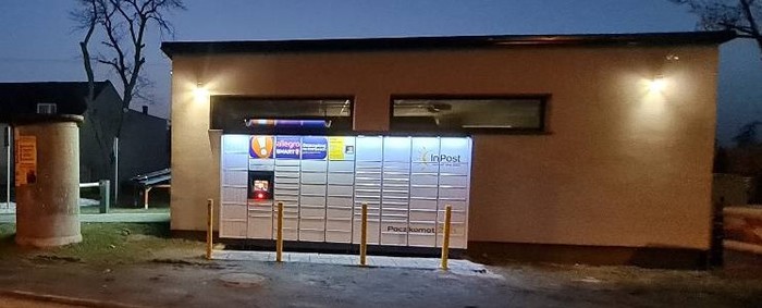 Paczkomat DBX01M Na parkingu przy Centrum Branżowym
