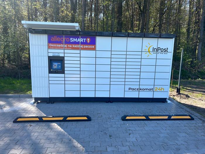 Paczkomat DDU02M przy myjni samochodowej