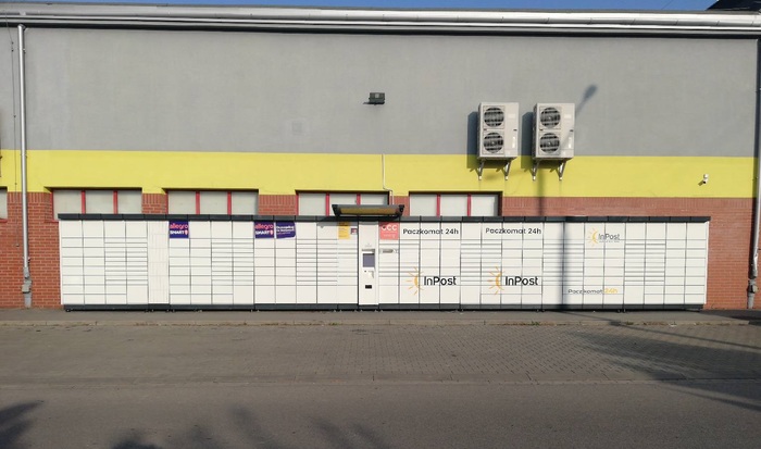 Paczkomat DEB02A Przy markecie Biedronka
