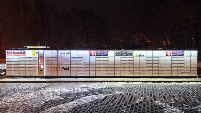 Paczkomat DEB03A Parking sklepu  spożywczego MARMAX
