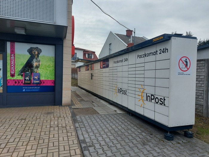 Paczkomat DEB03N Przy pasażu Czerwona Torebka
