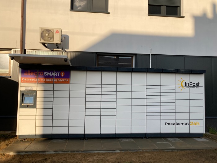 Paczkomat DEB12M Przy sklepie Lewiatan