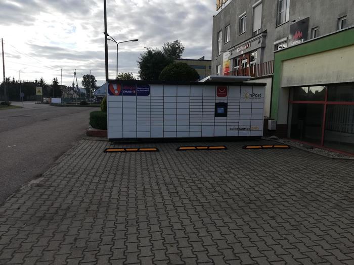 Paczkomat DES01M przy parkingu Kominki Marzec