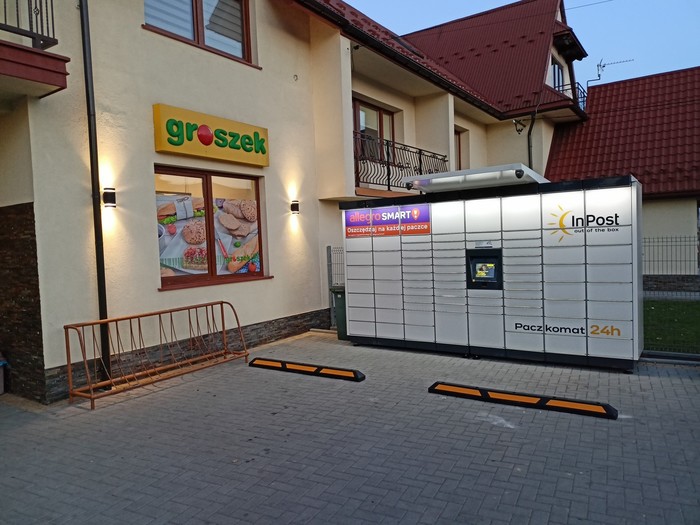 Paczkomat DEX01M przy sklepie Groszek