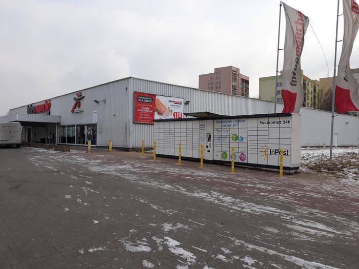 Paczkomat DGO01ML Obok Marketu Intermarche
