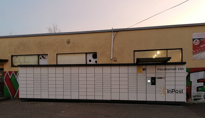 Paczkomat DGO02N Przy sklepie całodobowym