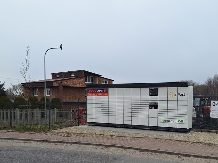 Paczkomat DGO09BAPP Przy bramie wjazdowej