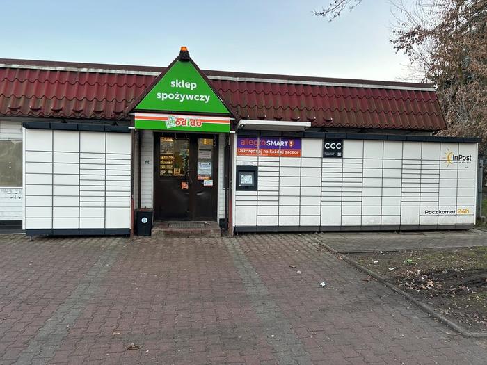 Parcel Locker DGO25M Obok sklepu ABC
