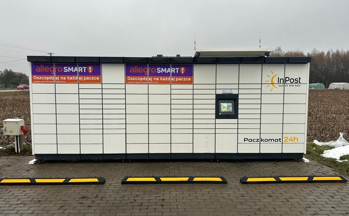 Paczkomat DLUG01M parking przed myjnią