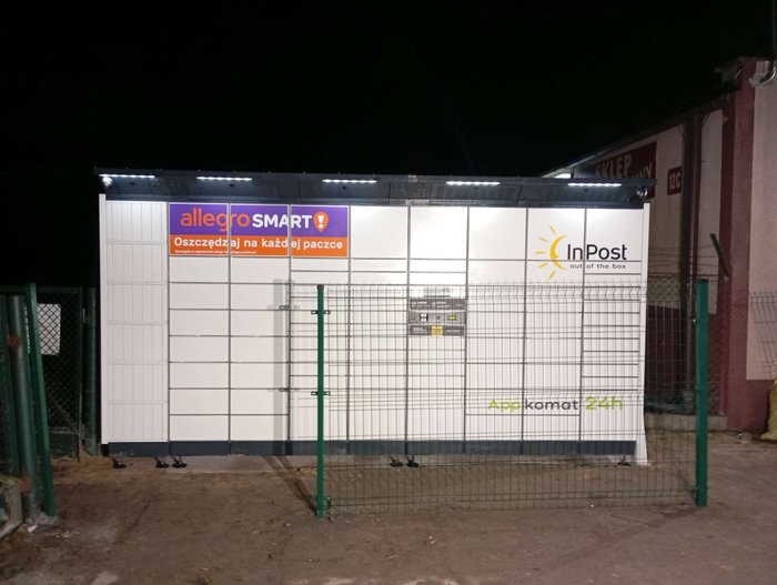 Paczkomat DMH01BAPP przy sklepie