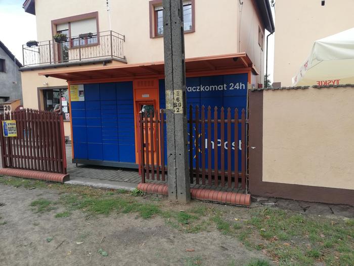 Paczkomat DMY01G Przed sklepem spożywczym
