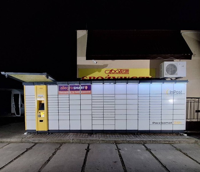 Paczkomat DOBR01A Przy sklepie Społem