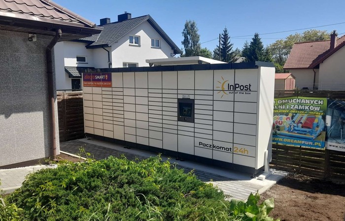 Paczkomat DOBS01M przy sklepie spożywczym Pod Brzozami