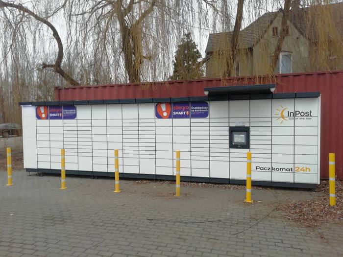 Paczkomat DOO01M Za marketem Tomi Markt