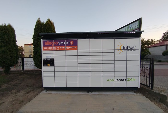 Paczkomat DOX01BAPP parking przed myjnią