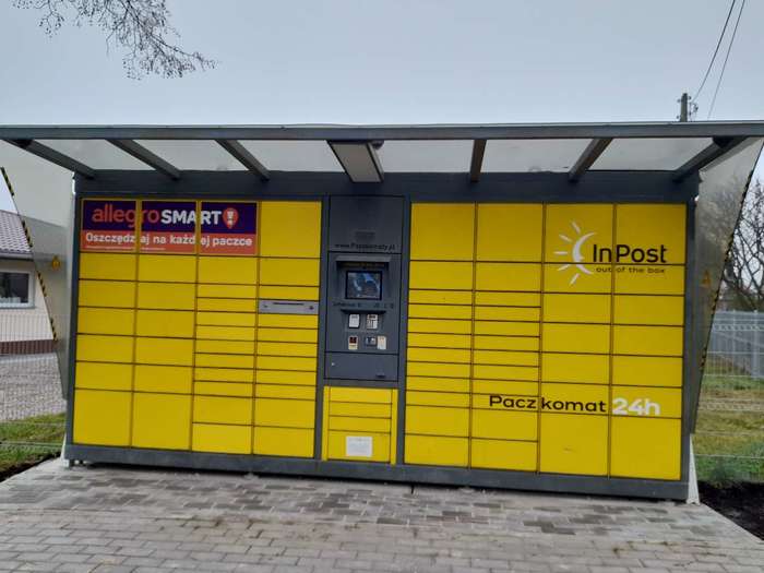 Paczkomat DQC01D Przed przedszkolem