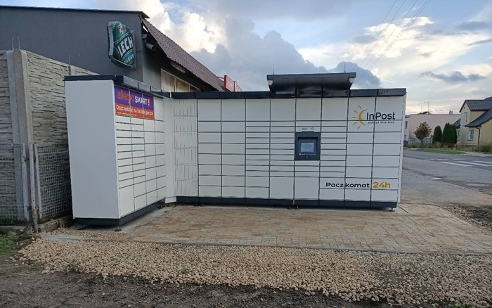 Paczkomat DQI01M Przy budynku