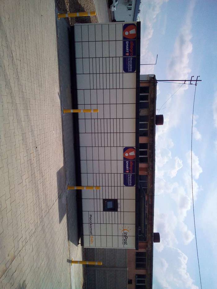 Paczkomat DRX01M Na parkingu prywatnym