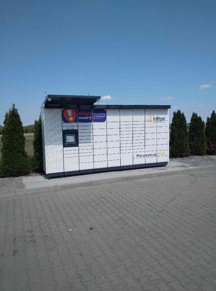 Paczkomat DRZ01M parking stacji benzynowej
