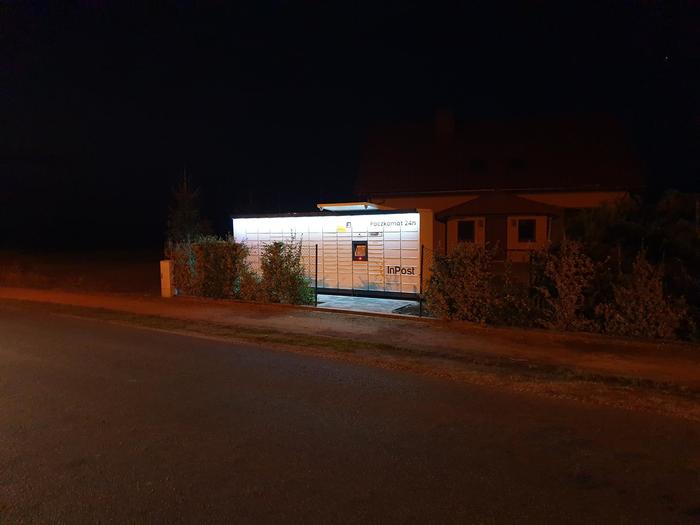 Поштомат DSK02M Na prywatnej posesji niedaleko kościoła