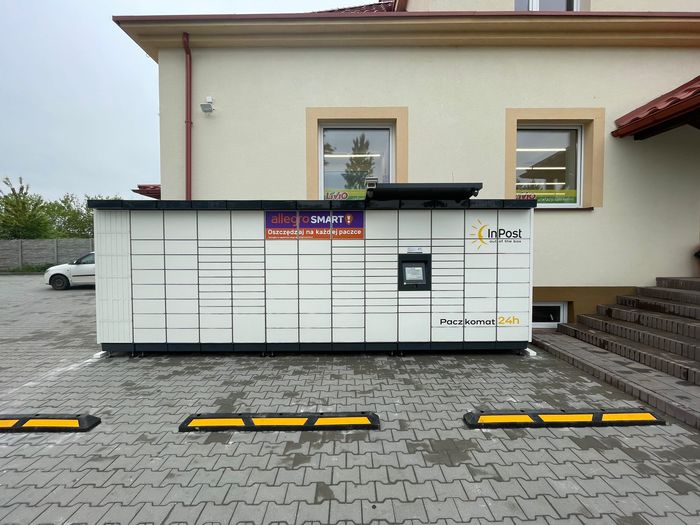 Paczkomat DSW01M przy sklepie Livio