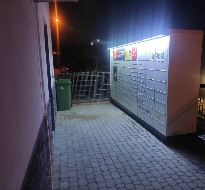 Paczkomat DTR03M Przy sklepie spożywczym, wejście od ulicy Paderewskiego