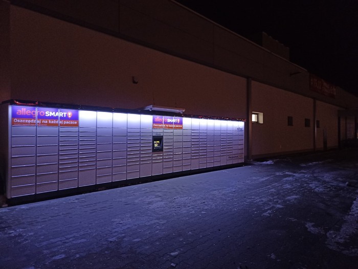 Paczkomat DTR04M Przy budynku sklepu LIDL