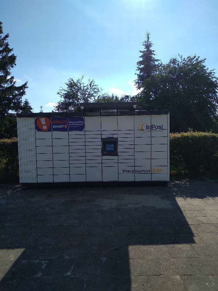 Paczkomat DUB01M Przystanek autobusowy