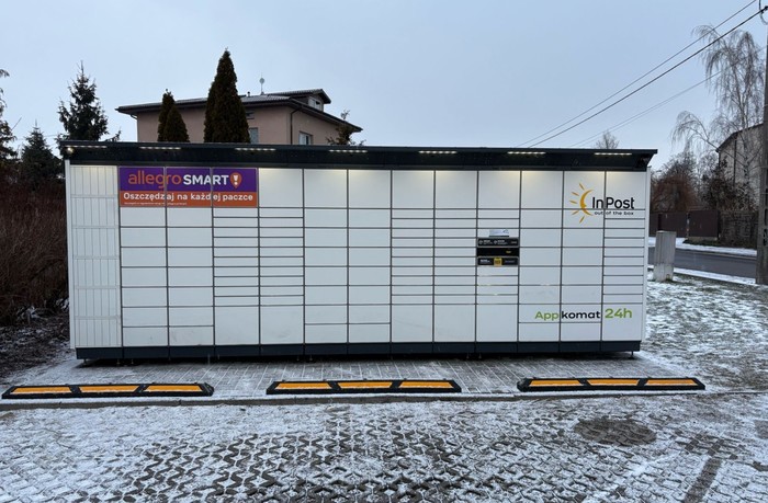 Parcel Locker DWB01BAPP parking przed kwiaciarnią