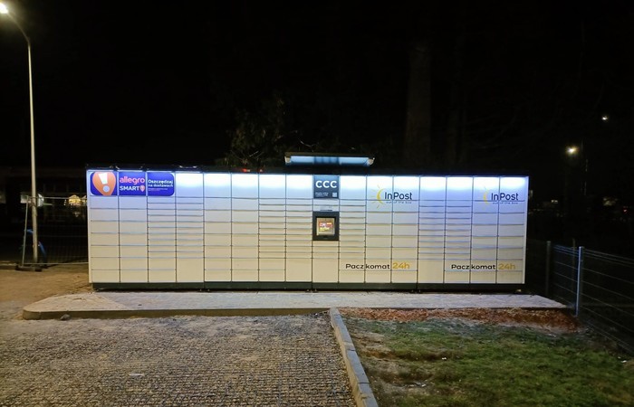 Поштомат DWK01M parking przed sklepem