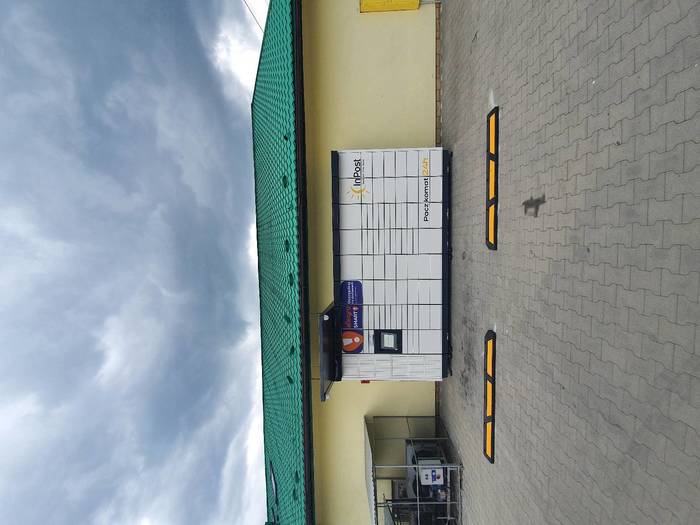 Paczkomat DYD01M Przy sklepie Delikatesy Centrum