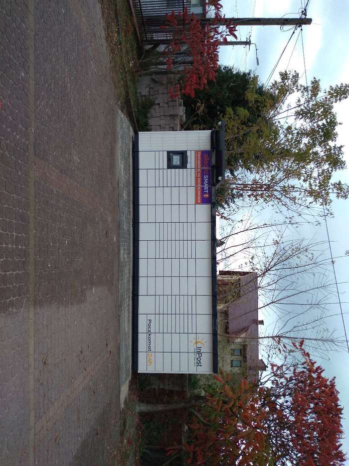 Paczkomat DZH01M Parking przed sklepem
