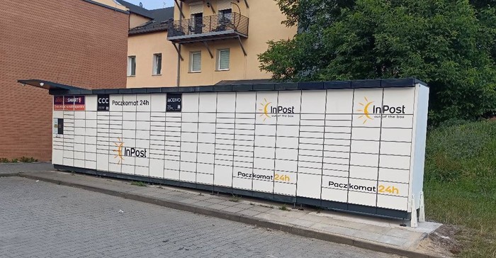 Paczkomat DZI05N Na parkingu sklepu Netto