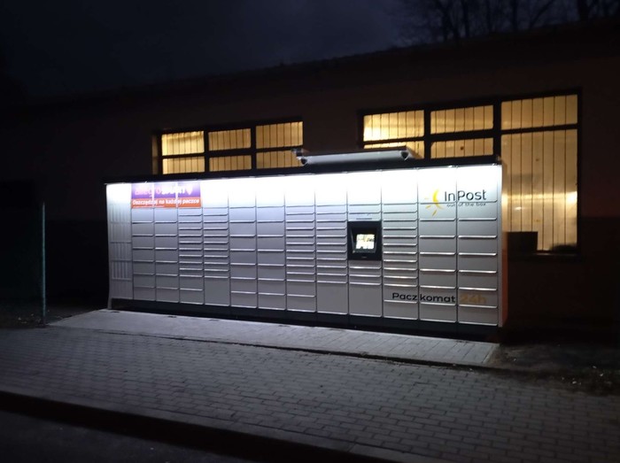 Parcel Locker DZI11M Przy warsztacie samochodowym
