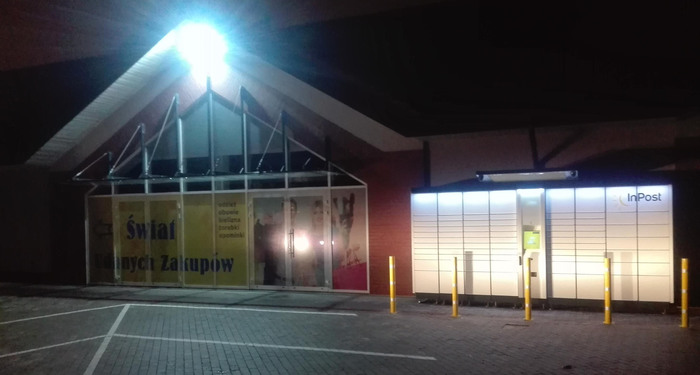 Paczkomat DZL02A Przy markecie Świat Udanych Zakupów