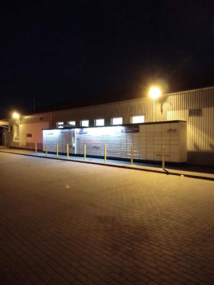 Paczkomat DZL03A Przy sklepie Kredens