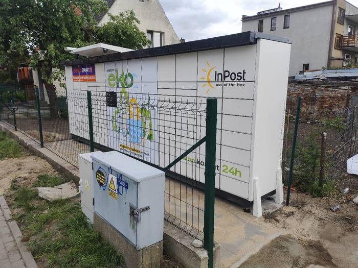 Paczkomat ELB02APP na prywatnej posesji