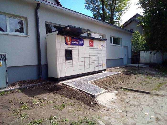 Поштомат ELB06M przy sklepie spożywczym