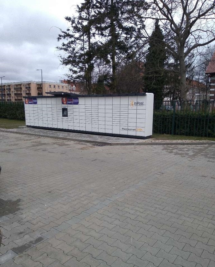 Paczkomat ELB11M przy Lidlu