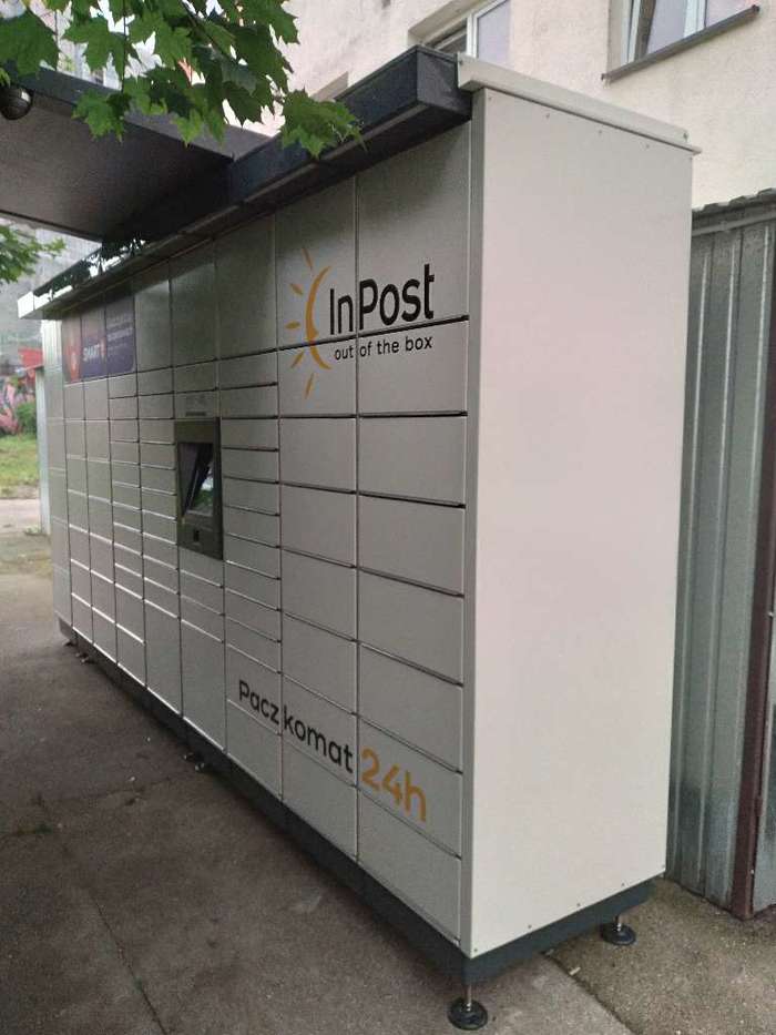 Поштомат ELB17M przy budynku EPEC