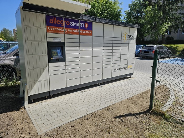 Paczkomat ELB34M przy budynku EPEC