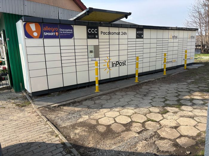 Paczkomat FIR01N Przy przystanku na Rynku