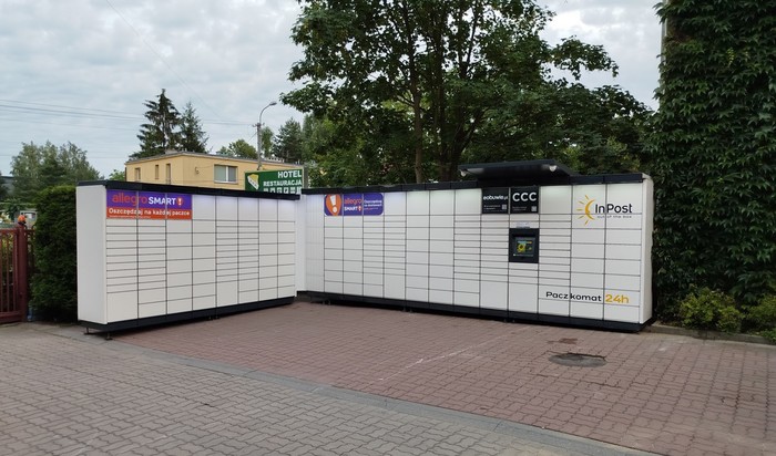 Paczkomat FLN01M Na parkingu