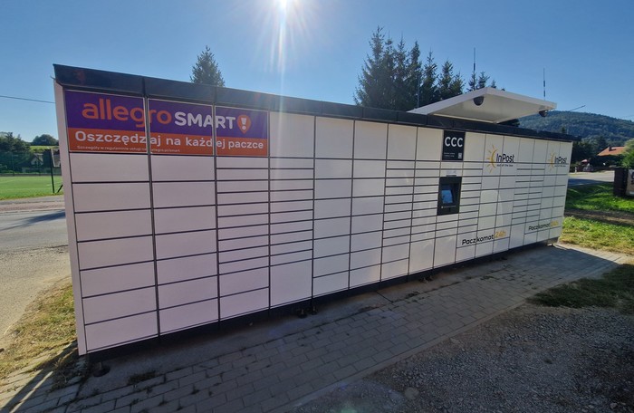 Paczkomat FLR01M Przed budynkiem OSP