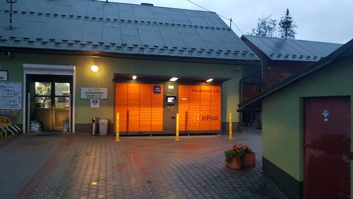 Paczkomat FYD01F Przy wejściu do sklepu Groszek
