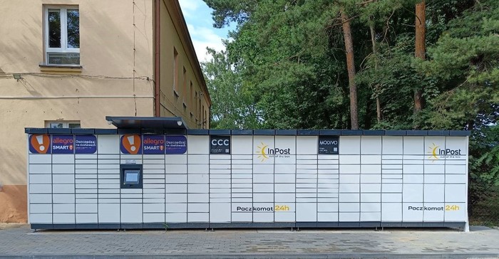 Paczkomat GAO01M Przy Gminnym Ośrodku Pomocy Społecznej.