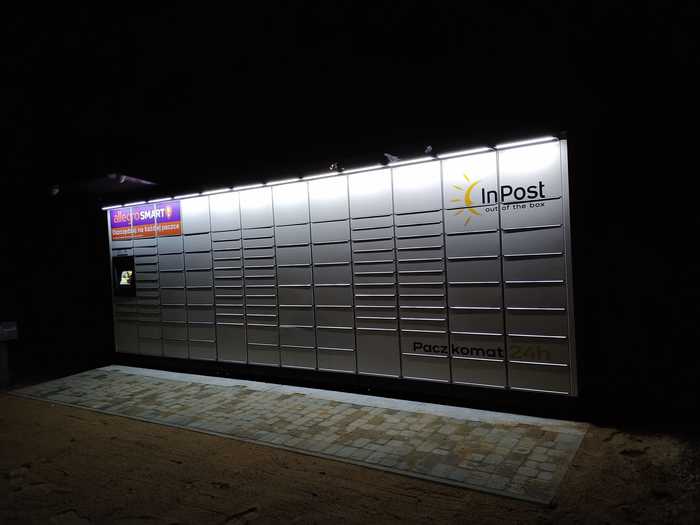Paczkomat GAY01M Parking przy sklepie